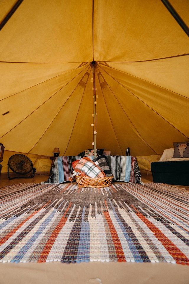 Materials used in crafting Western decor rugs